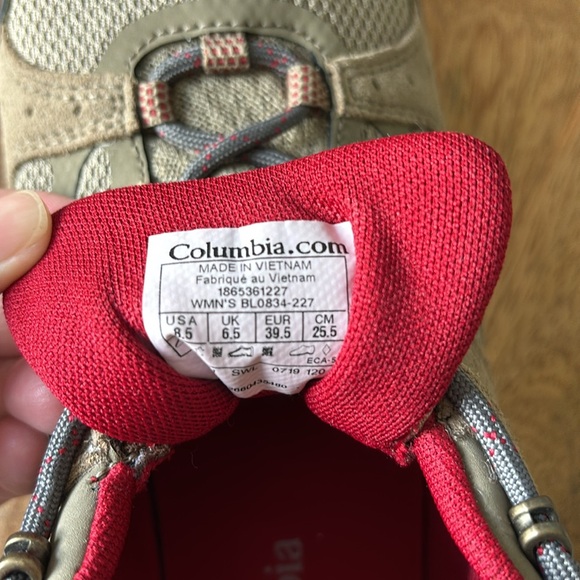Women’s Columbia hiking shoes, sized 8.5; worn one time - Picture 6 of 7